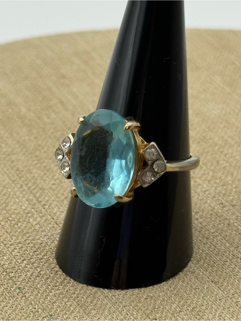 Gold-Tone Blue Oval Gemstone Ring with Accent Crystals